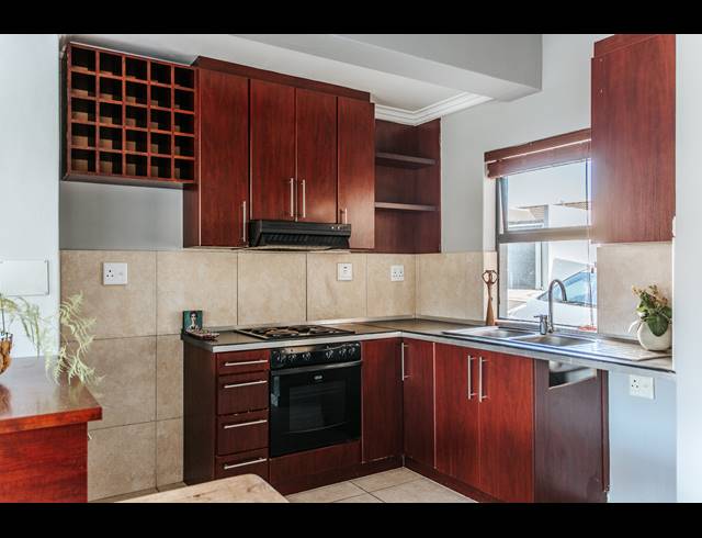 2 BEDROOM FREEHOLD FOR SALE IN BURGUNDY ESTATE